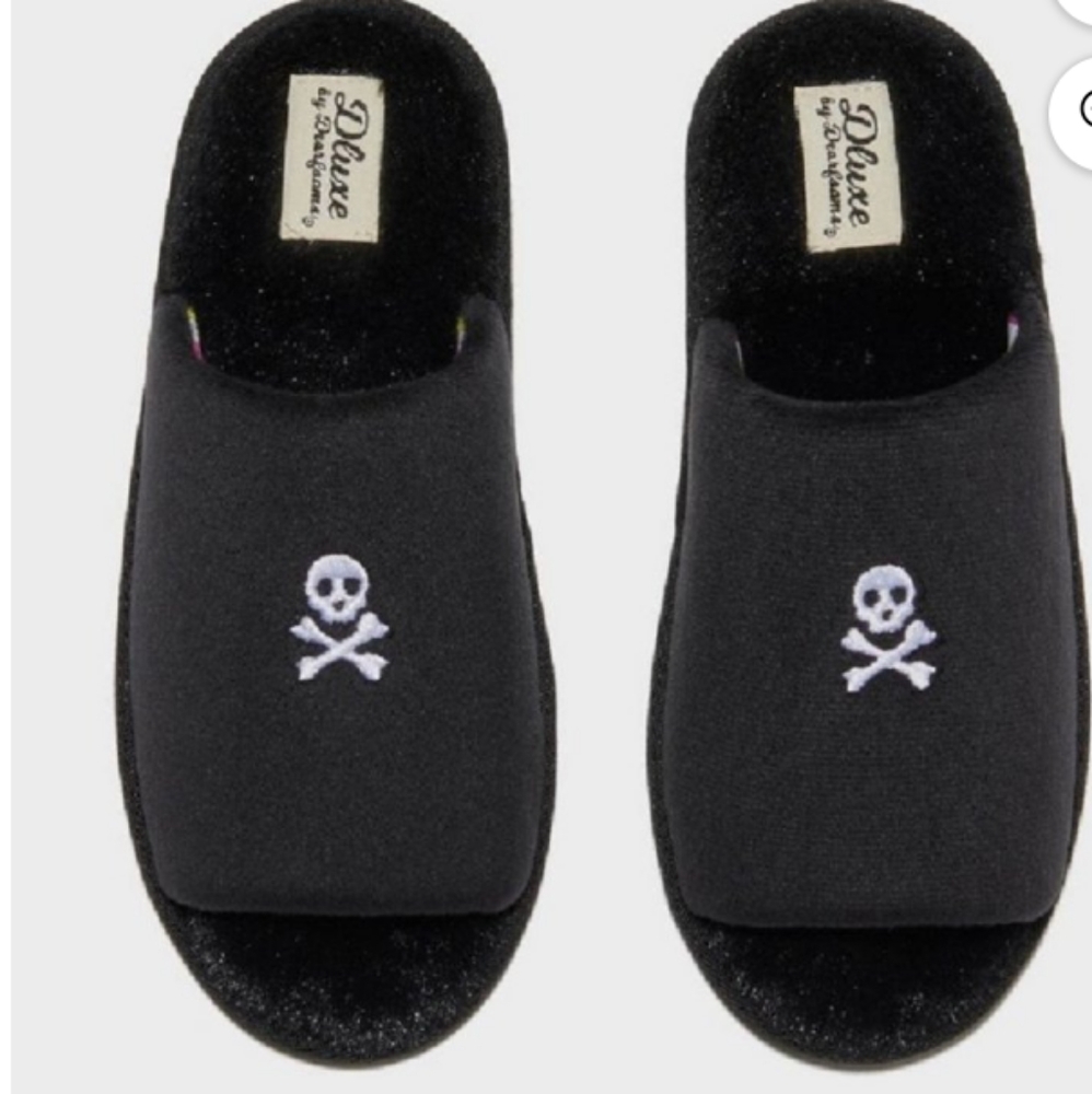 NWT women's "Dearfoam" black skeleton slippers